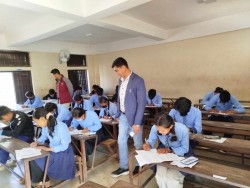 कैलाशको एसईई परीक्षा केन्द्रमा अध्यक्षको टोलीद्धारा अनुगमन
