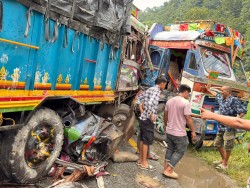 हेटौंडामा तीनवटा सवारी ठोक्किँदा ३१ जना घाइते