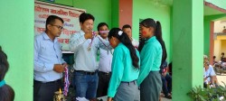 स्थापना दिवसमा विद्यार्थीलाई पुरस्कार प्रदान