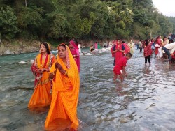 उदाउँदो सूर्यलाई अर्घ अर्पणसँगै छठ सम्पन्न