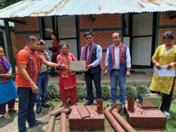 कैलाशका ९९ घरलाई सुधारिएको चुलो वितरण 