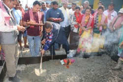 मन्त्री श्रेष्ठद्वारा जरुवाटोलमा स्ल्याब ढलानको शिलान्यास