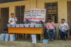जागरुक युवा समाज नेपालद्वारा महोत्तरीमा शैक्षिक सामाग्री वितरण
