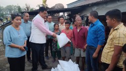 बानियाँद्वारा मनहरीमा खाद्यान्न र नगद सहयोग