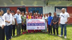 बाली क्षति भएका मनहरीका कृषकले पाए राहत