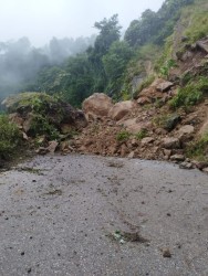 हेटौंडा-काठमाडौं सम्पर्क टुट्यो, आधा दर्जन सडक अवरुद्ध