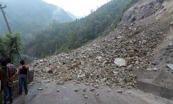 पहिरोका कारण कान्तिलोकपथ अवरुद्ध