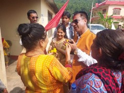 हेटौंडाका मतदाता भन्छन्, ‘यस पटकको भोट ‘आनन्द’ र ‘डिना’लाई