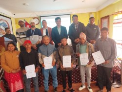 दुई सय ८२ घरधुरीमा धारा निर्माणका लागि त्रि-पक्षीय सम्झौता