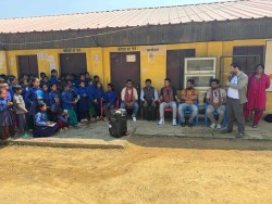 सुन्दर ग्रुपद्धारा विद्यालयलाई दुई थान दराज सहयोग