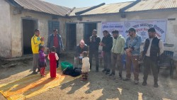 विद्यार्थीलाई युनिकम नेपालद्धारा न्यानो कपडा वितरण