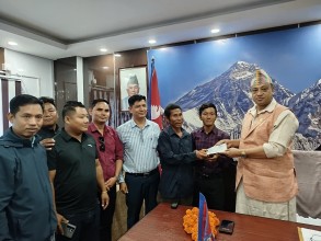 कैलाशका लालकुमारकाे घर बन्ने, मुख्यमन्त्री बानियाँले दिए २ लाख रुपैयाँ 
