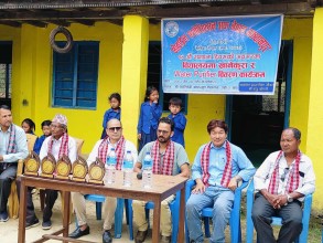 स्थापना दिवसमा विद्यालयलाई वाटर प्युरिफायर र खाद्यान्न सहयोग