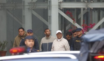 ओली र लेखक पक्राउ