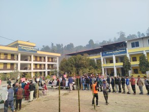 मकवानपुरका मतदान केन्द्रमा मतदाताको उत्साहजनक सहभागिता