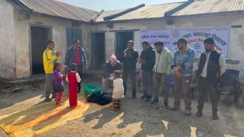 विद्यार्थीलाई युनिकम नेपालद्धारा न्यानो कपडा वितरण