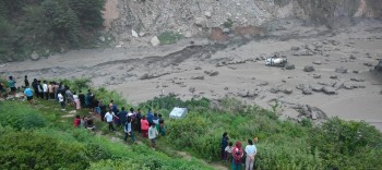 रसुवा बाढीमा ६ जना चिनियाँ नागरिकसहित १८ जना सम्पर्कविहीन, ९ जनाको उद्धार
