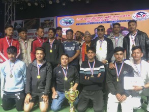 जिल्लास्तरीय पुरुष भलिबलको उपाधि मंगलेश्वरलाई