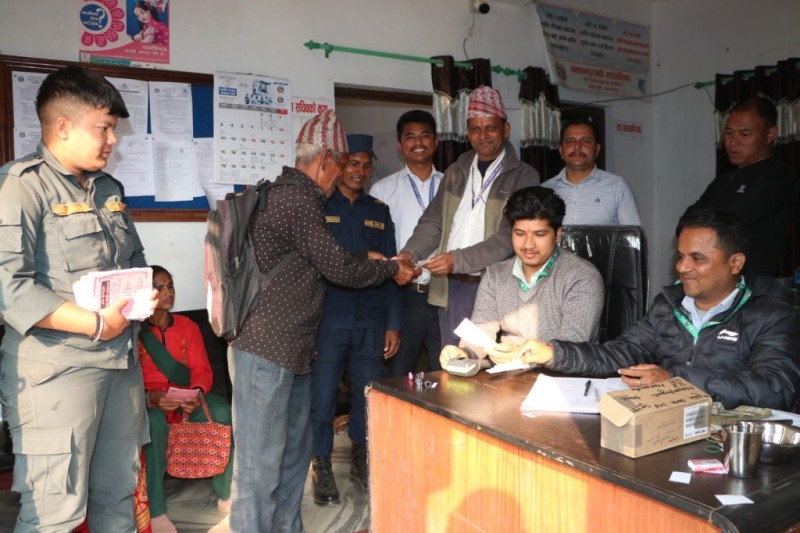 मकवानपुरगढीमा वडाबाटै सामाजिक सुरक्षा भत्ता वितरण कार्य सुरु