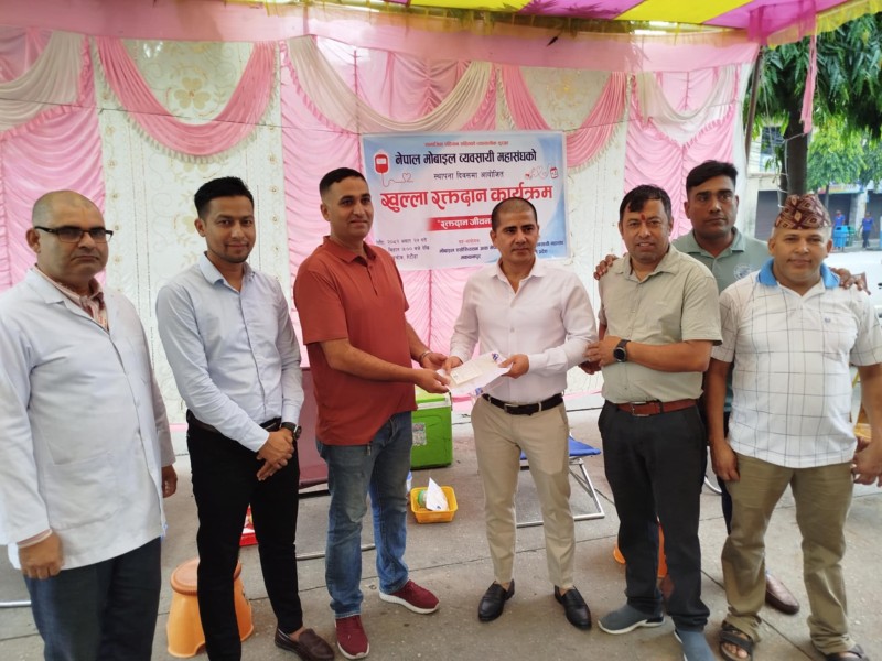 हेटौंडामा ११ जनाले गरे रक्तदान 