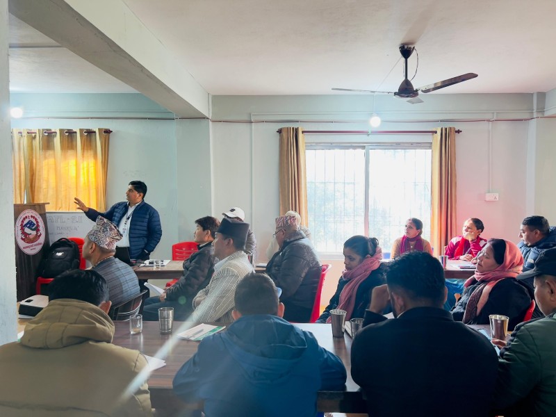 मकवानपुरगढीमा १९३ जनामा एचपिभी खोप लगाईँदै 