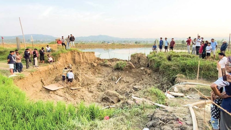 फेला परेन भासिएको गाडी : भूगर्भविद्को टोली नै असुरक्षित
