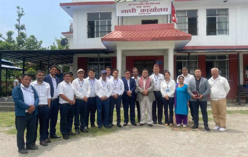 उद्योग मन्त्री श्रेष्ठद्वारा नापी कार्यालय हेटौंडाको निरीक्षण