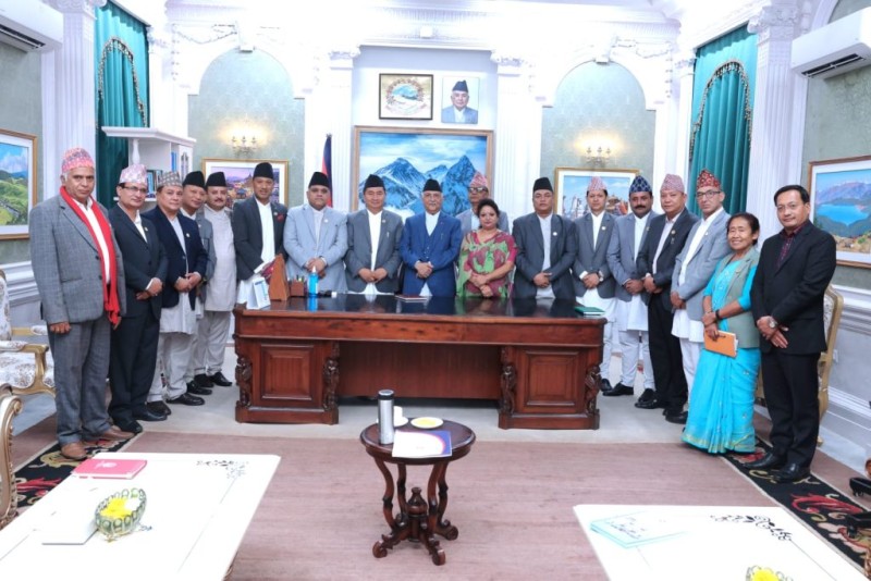 बागमती सरकारको टोलीलाई प्रधानमन्त्रीले भने, ‘संघीयताको सवालमा निश्चिन्त रहनुहोस्’