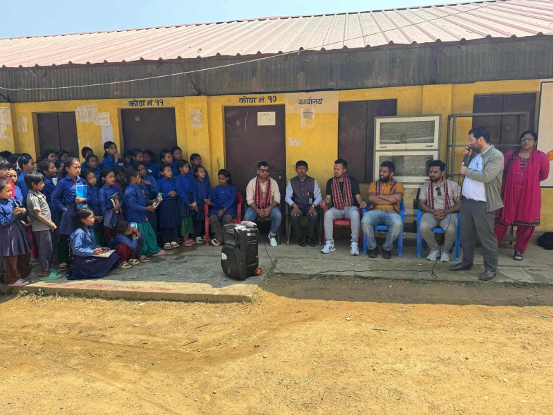 सुन्दर ग्रुपद्धारा विद्यालयलाई दुई थान दराज सहयोग